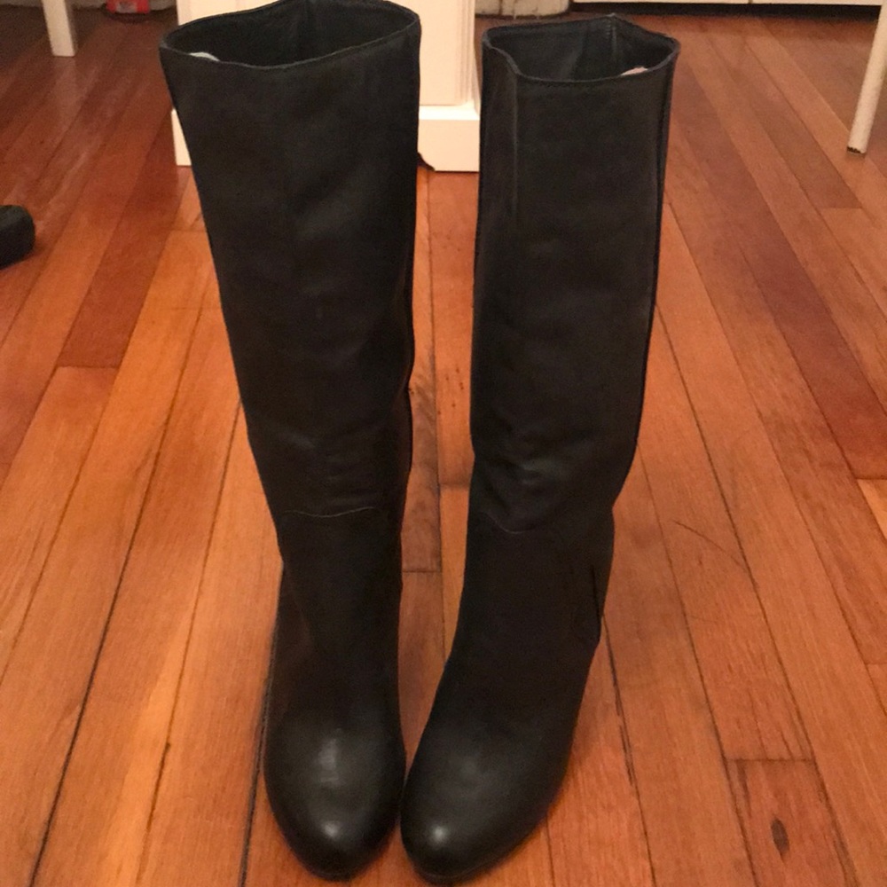 Tall wedge boots !!